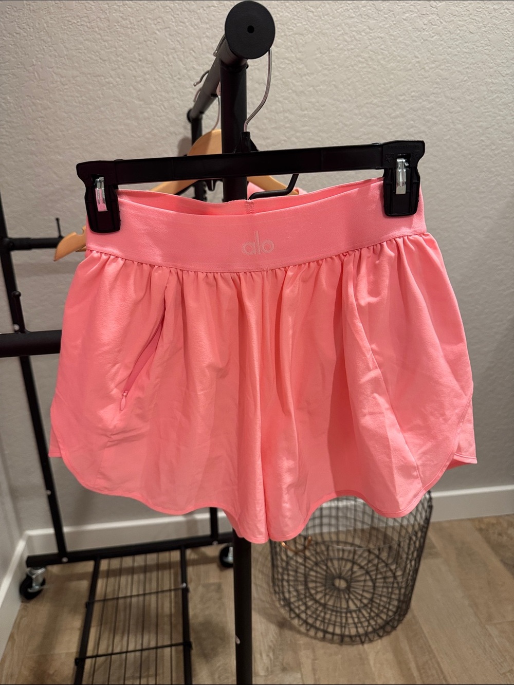 ALO Yoga Match Point Short size small-Neon Bubblegum - Picture 5 of 15
